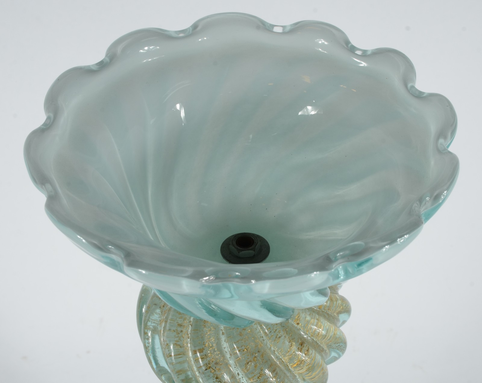 Floreira de vidro decorativo decorada com gomos na cor azul. - foto 4 de 5