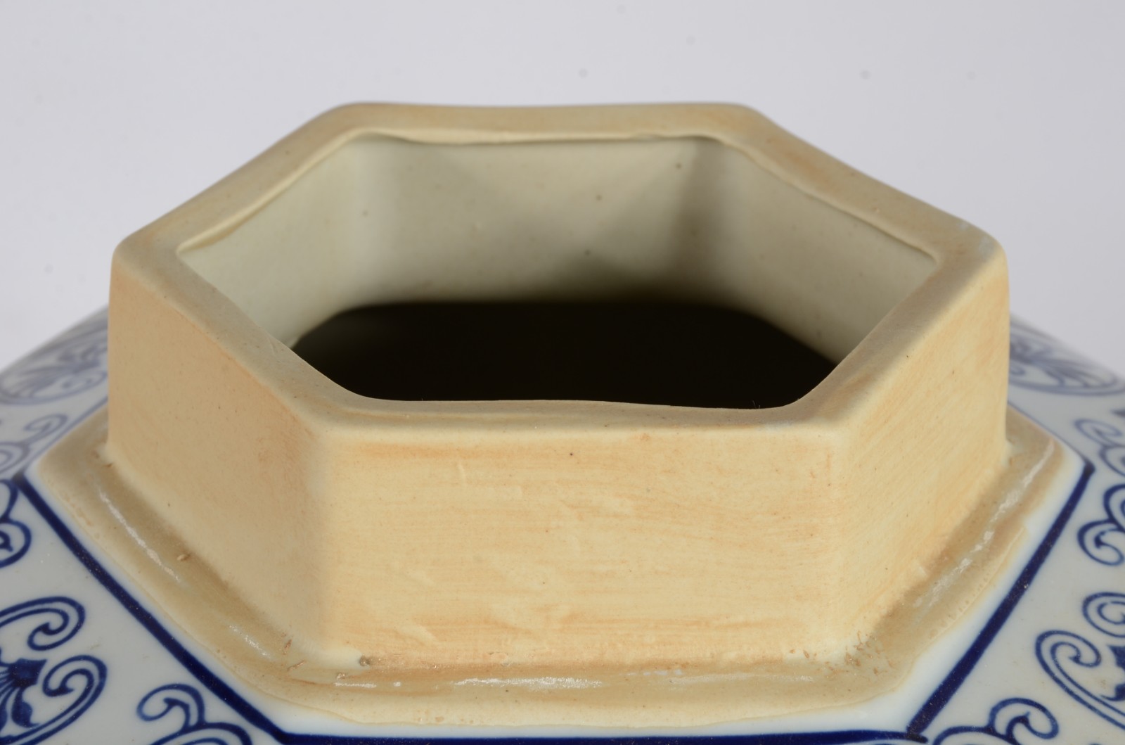 Par de potiches de porcelana oriental decorados com gueixas e... - foto 3 de 6