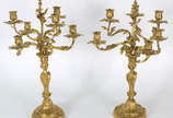 Par  de candelabros  Franceses  de bronze doura... - Par  de candelabros  Franceses  de bronze dourado para 7 velas cada , rico trabalho com folhagens e acantos em relevo.