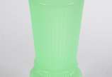 Vaso de opalina europeia na cor verde trabalhad... - Vaso de opalina europeia na cor verde trabalhado em gomos.