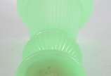 Vaso de opalina europeia na cor verde trabalhad... - Vaso de opalina europeia na cor verde trabalhado em gomos.