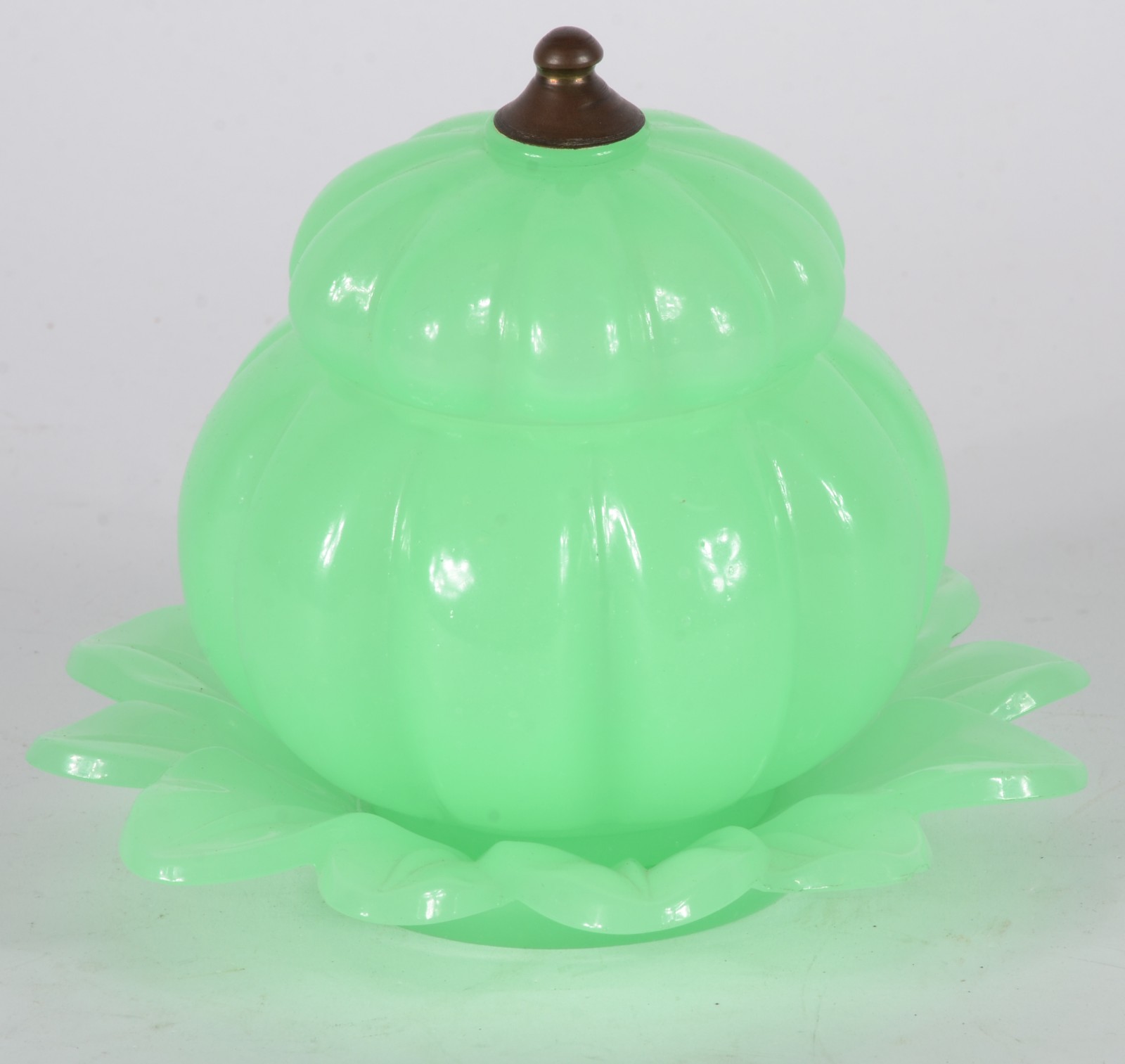 Compoteira de opalina verde gomada com presentoir (minimo bicado). - foto 1 de 6