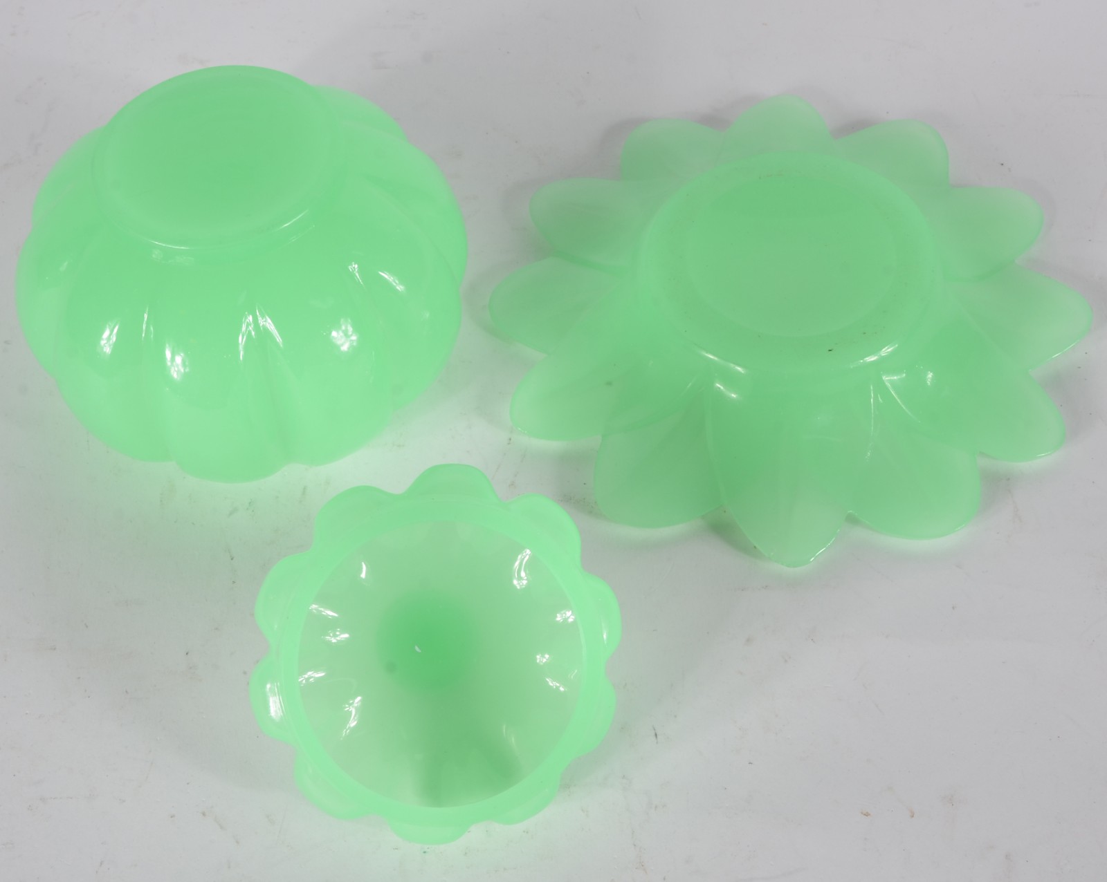 Compoteira de opalina verde gomada com presentoir (minimo bicado). - foto 4 de 6