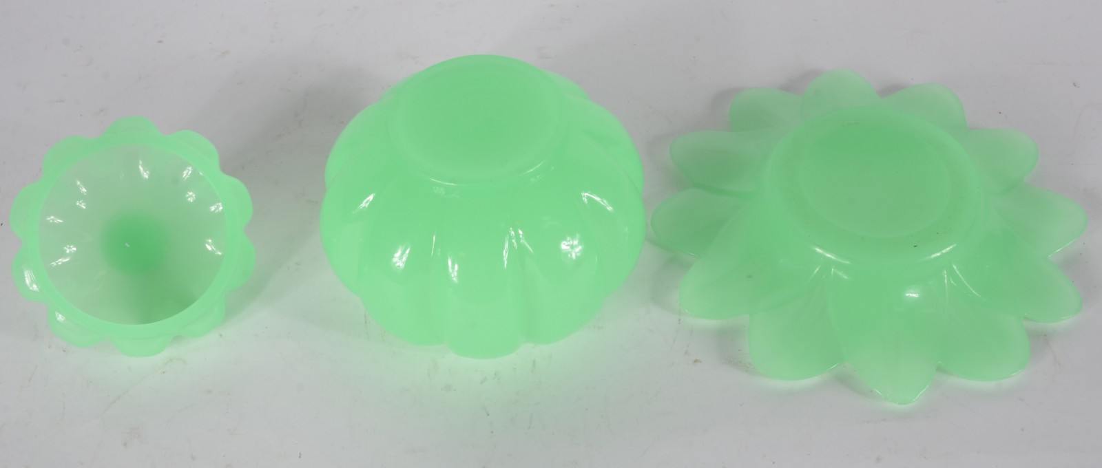 Compoteira de opalina verde gomada com presentoir (minimo bicado). - foto 5 de 6