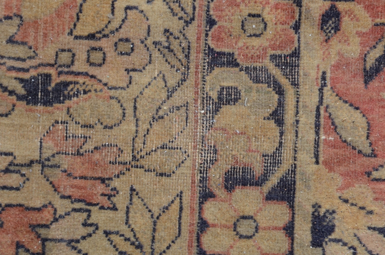 Tapete feito à máquina decorado com figuras de caça. - foto 4 de 5