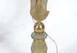 Par de abatjoures para 4 luzes cada de metal do... - Par de abatjoures para 4 luzes cada de metal dourado com figuras aladas com cúpulas.