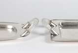 Franco Lapini (1963),  - Duas travessas italianas de silver plate com alças de cristal, sendo uma no feitio oval e outra retangular. Pequenos desgastes. Assinada e datada de 1