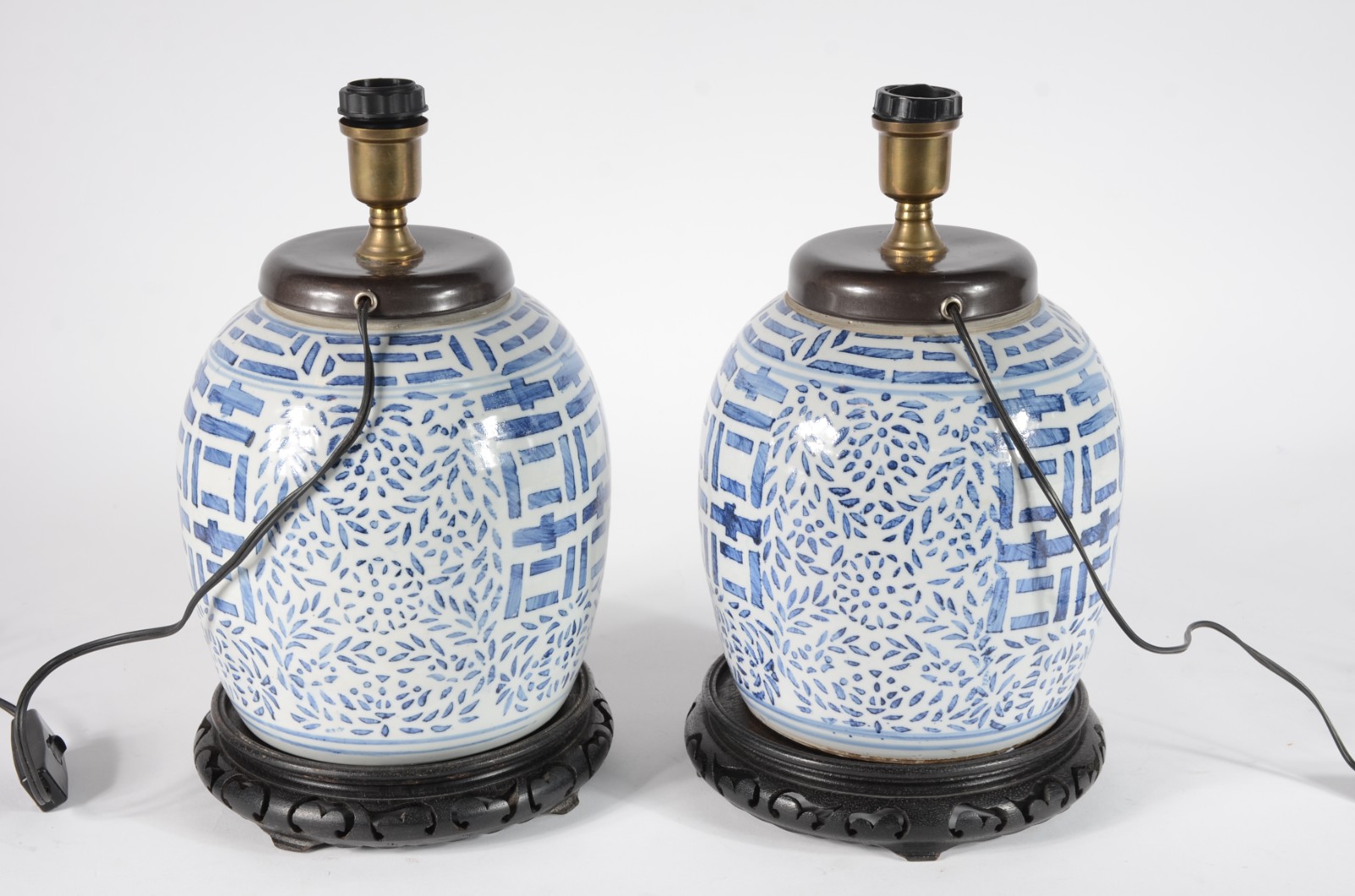 Par de abatjoures de porcelana chinesa azul e branca, bases de... - foto 1 de 5