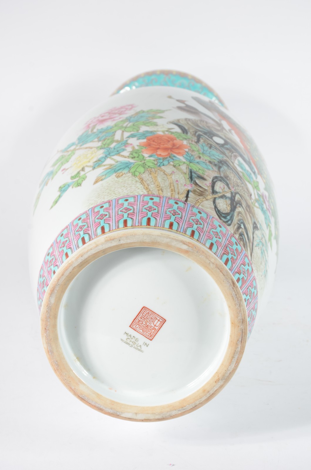 Vaso de porcelana oriental, fundo branco com faisões e flores em... - foto 5 de 6