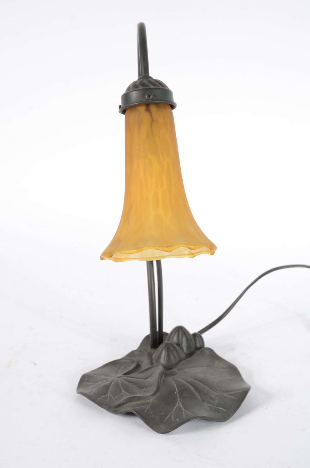 Luminária de bronze, estilo Art Noveau com cúpula de pasta de vidro. - foto 3 de 6