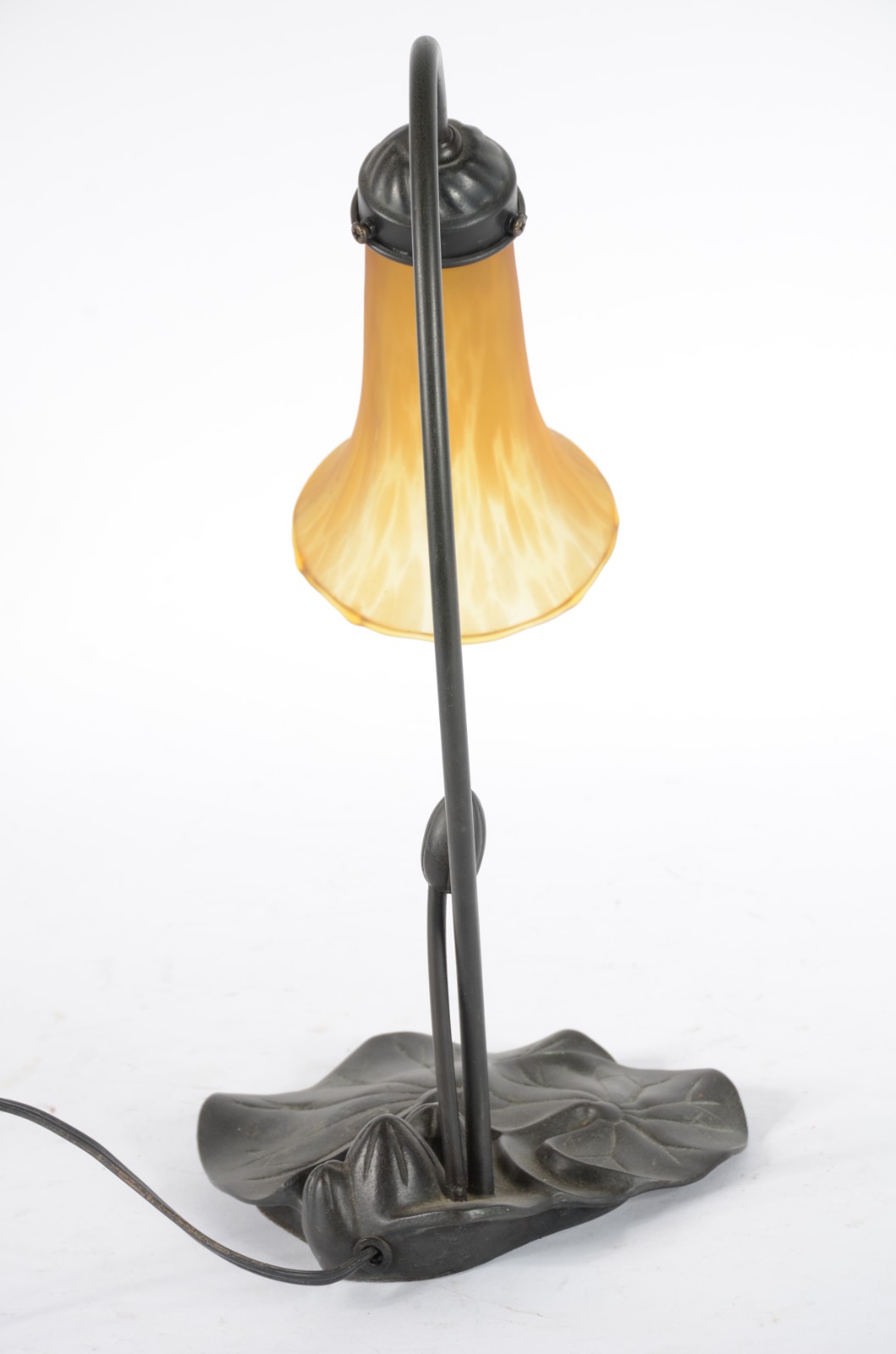 Luminária de bronze, estilo Art Noveau com cúpula de pasta de vidro. - foto 4 de 6