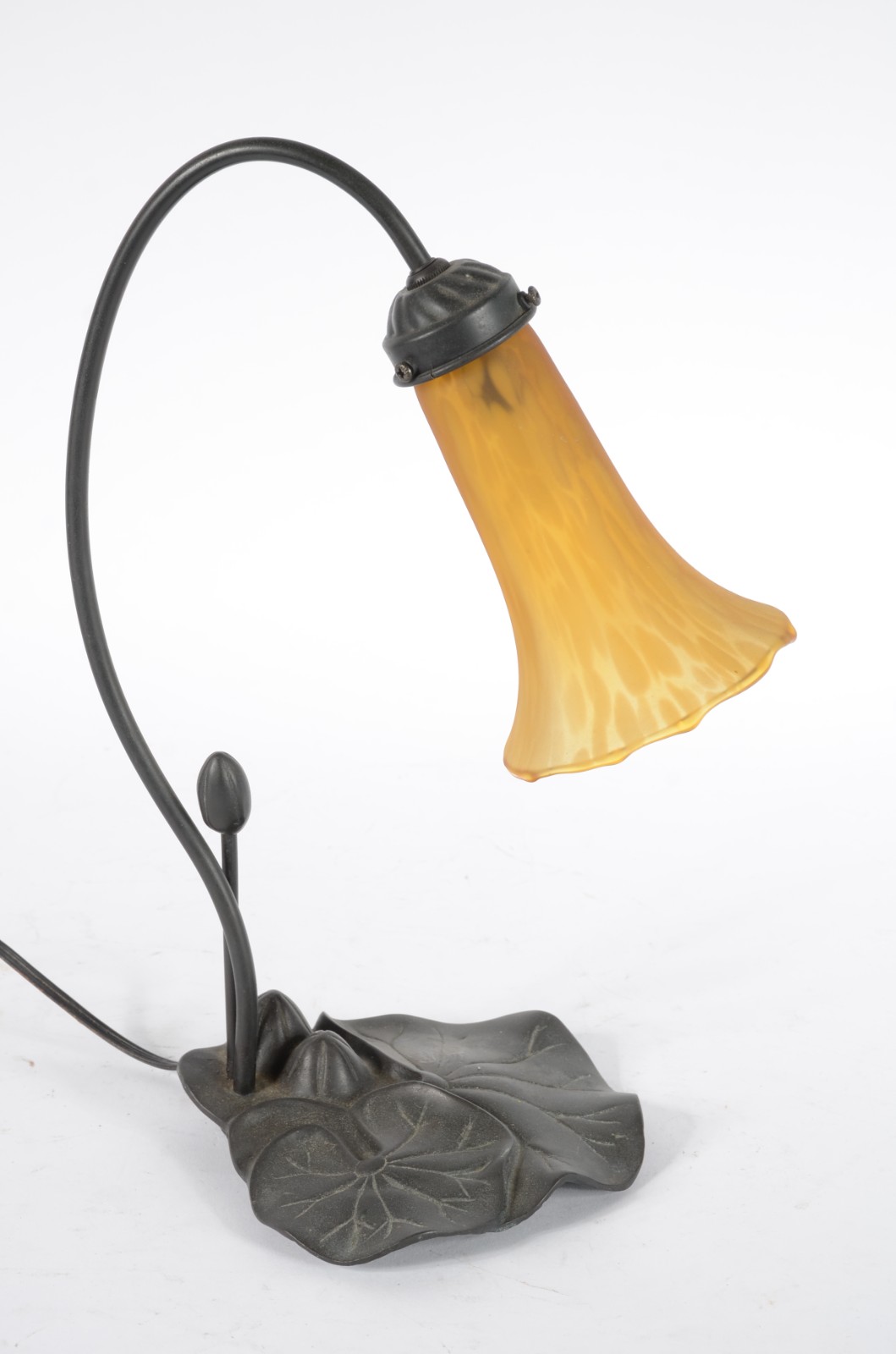 Luminária de bronze, estilo Art Noveau com cúpula de pasta de vidro. - foto 5 de 6