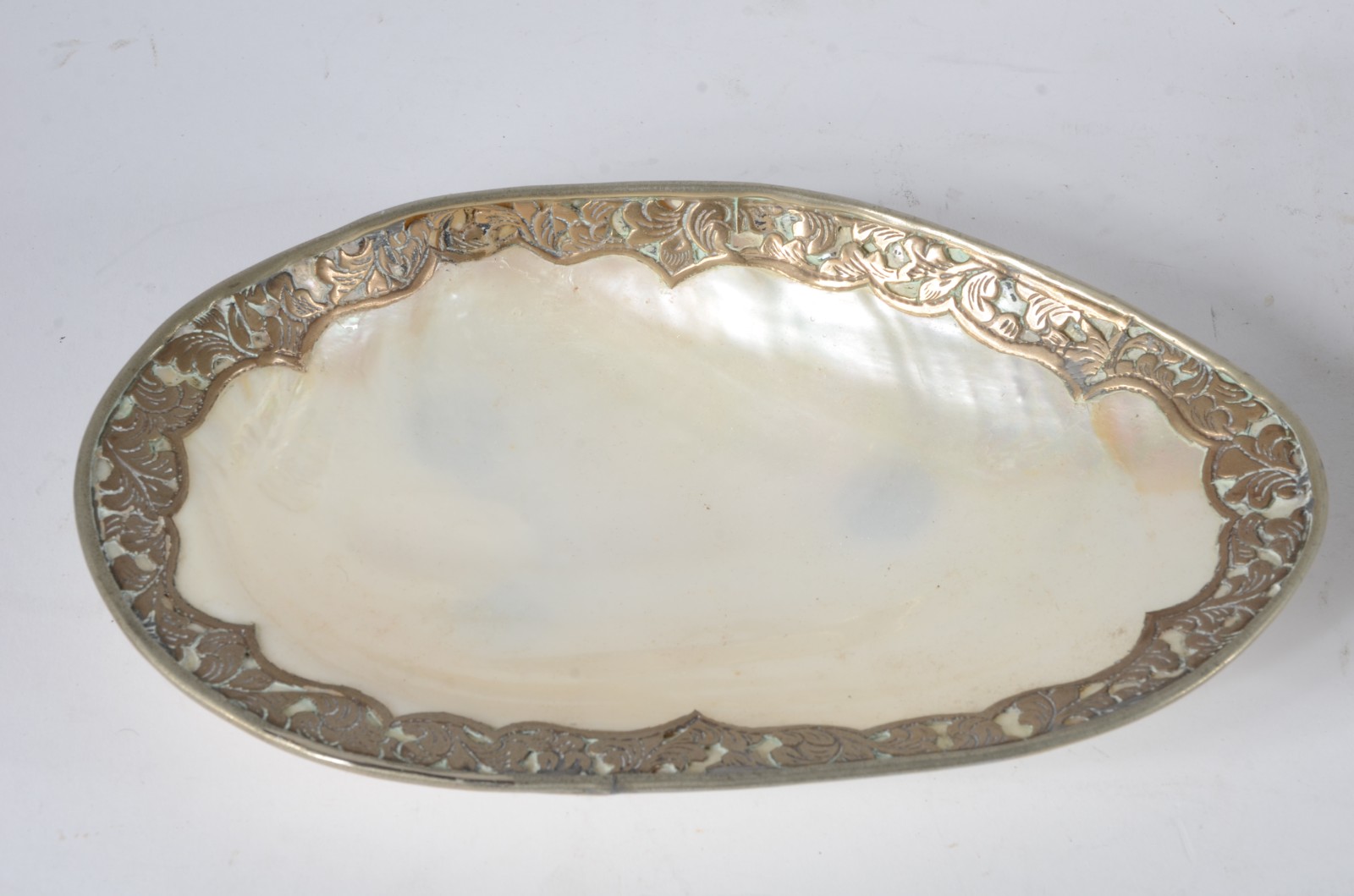 Diversas peças, sendo: bowl, cinzeiro, jarrinha de porcelana, concha... - foto 2 de 7