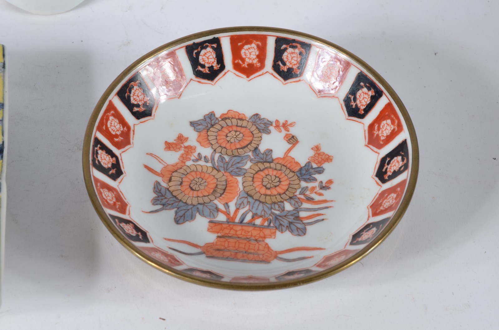 Diversas peças, sendo: bowl, cinzeiro, jarrinha de porcelana, concha... - foto 4 de 7