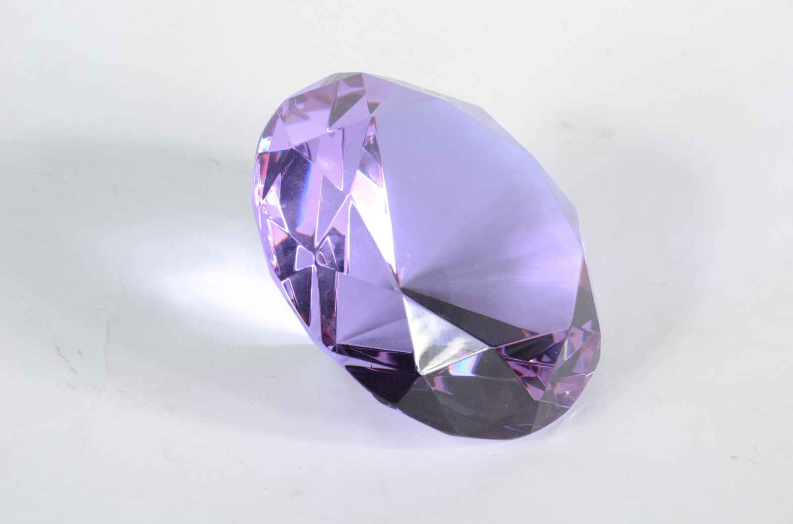 Enfeite de cristal na forma de "diamante lilás", no estojo. - foto 1 de 6