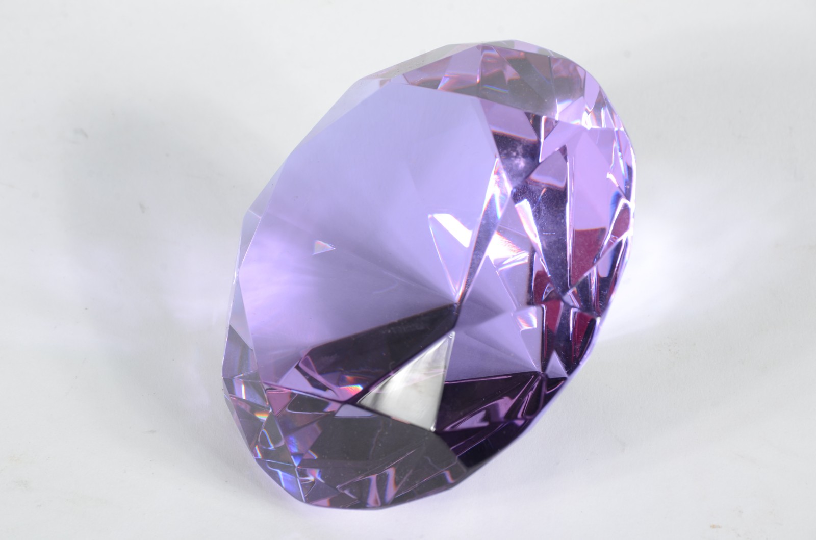 Enfeite de cristal na forma de "diamante lilás", no estojo. - foto 2 de 6