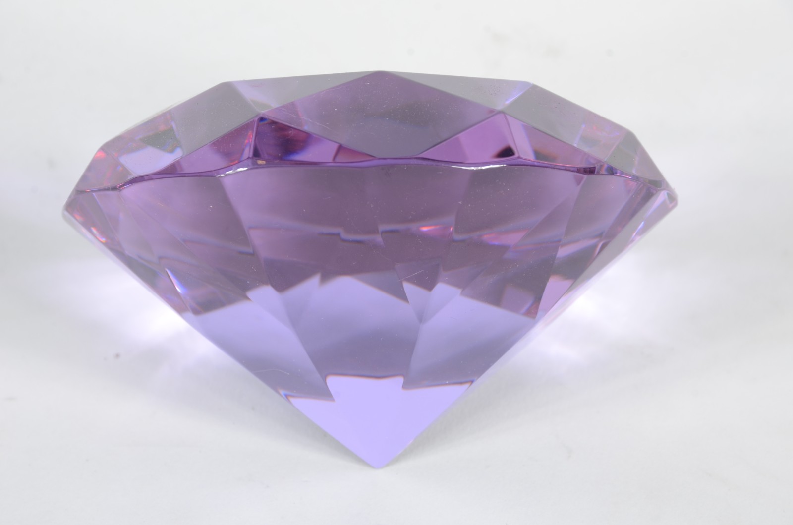 Enfeite de cristal na forma de "diamante lilás", no estojo. - foto 3 de 6