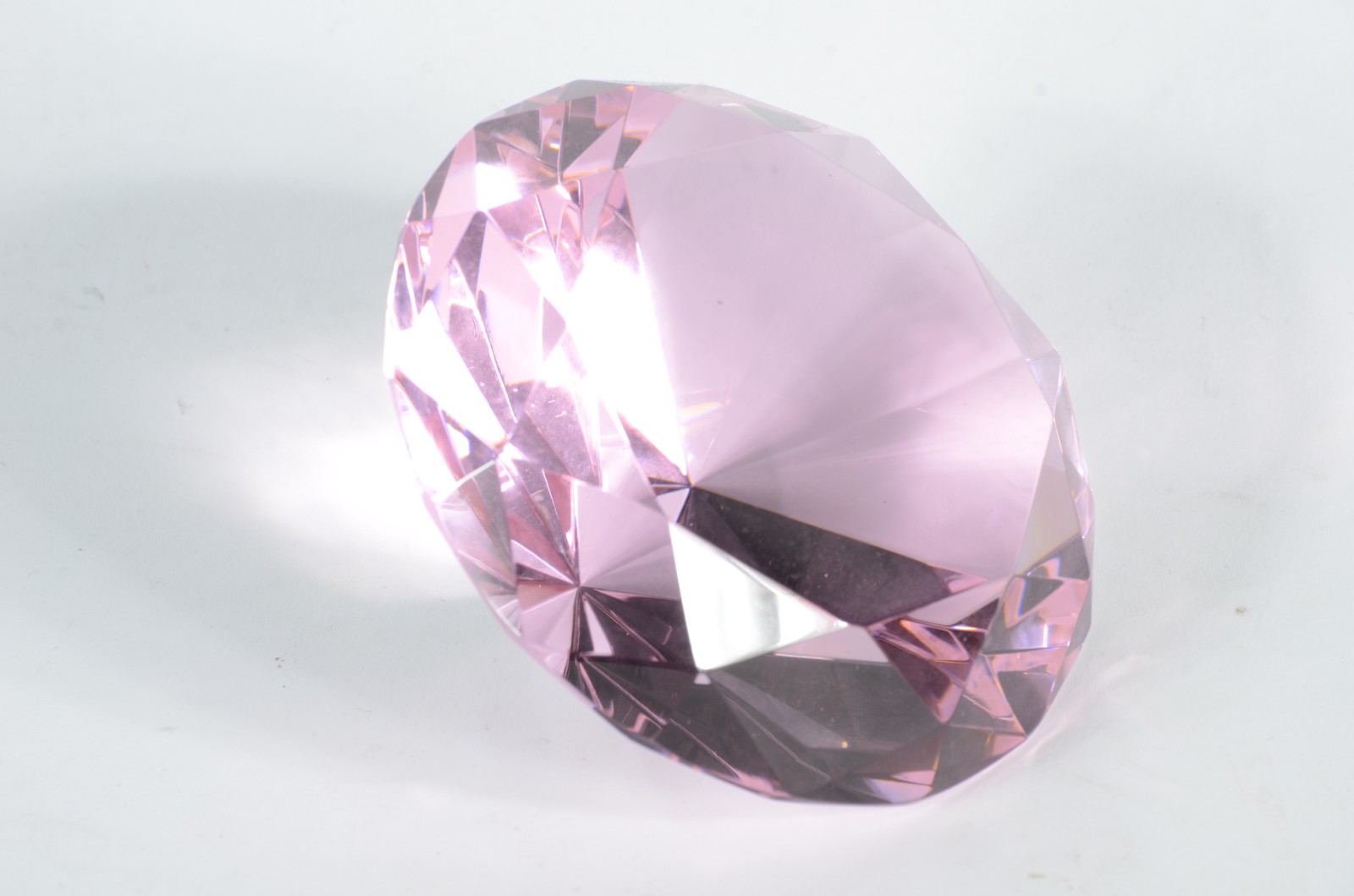 Enfeite de cristal na forma de "diamante rosa", no estojo. - foto 2 de 6