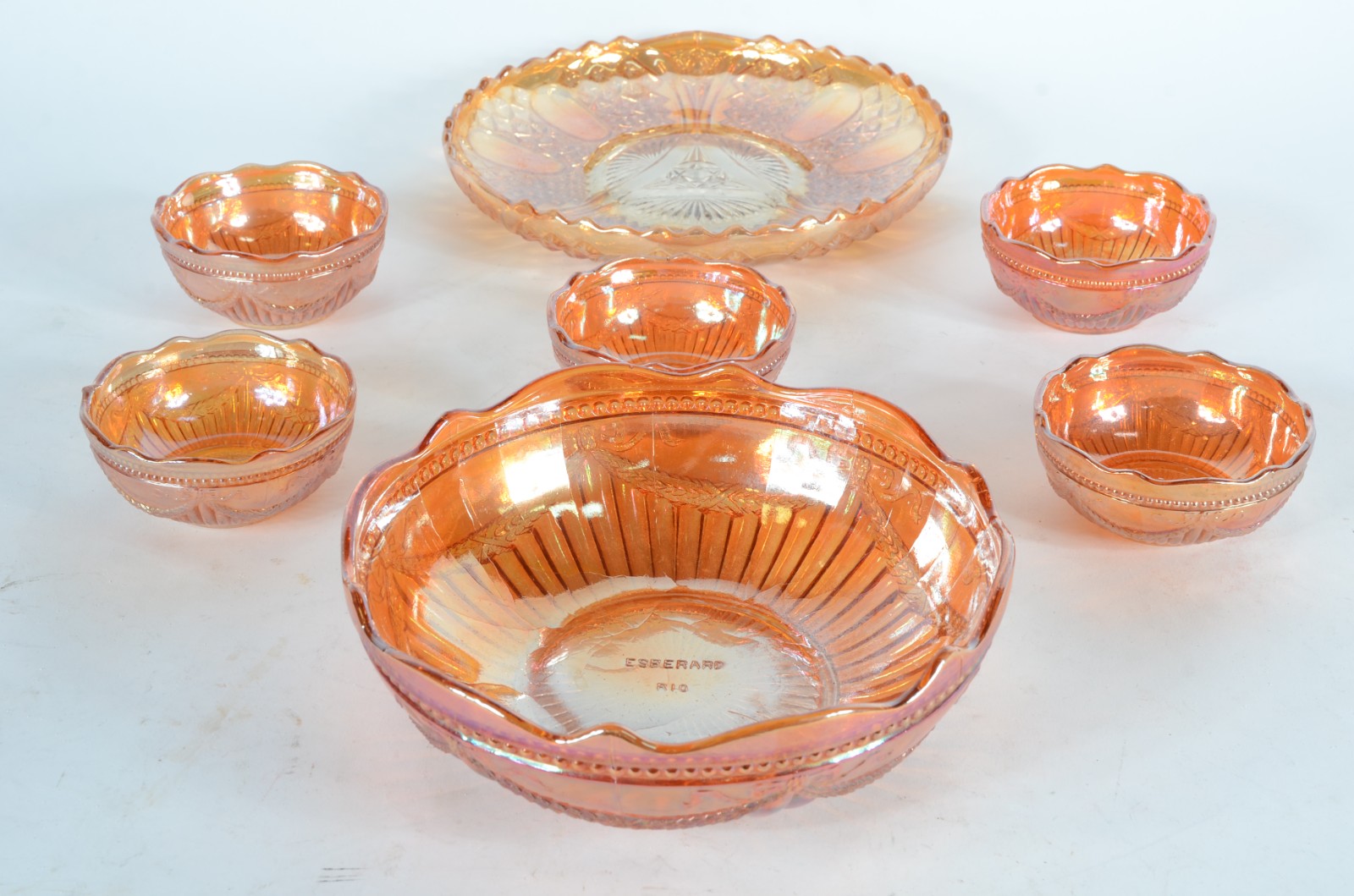 Conjunto de saladeira e 5 bowls de vidrão na cor fogo. Assinados... - foto 1 de 6