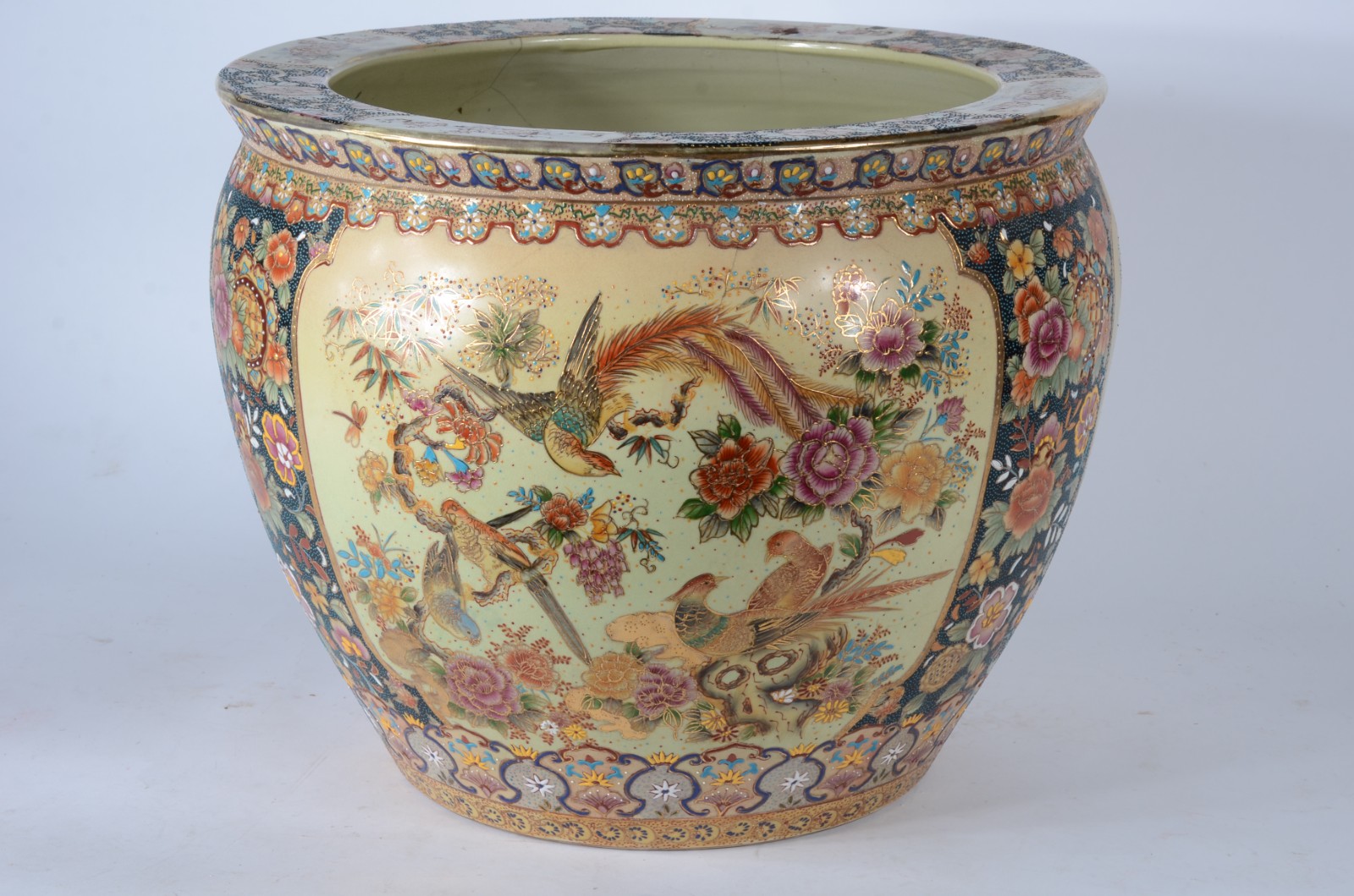 Cachepot de porcelana oriental decorado com pássaros e flores em... - foto 1 de 6