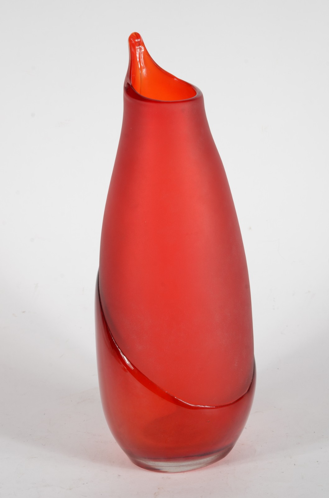 Vaso de vidro decorativo vermelho com detalhe fosco. - foto 1 de 8