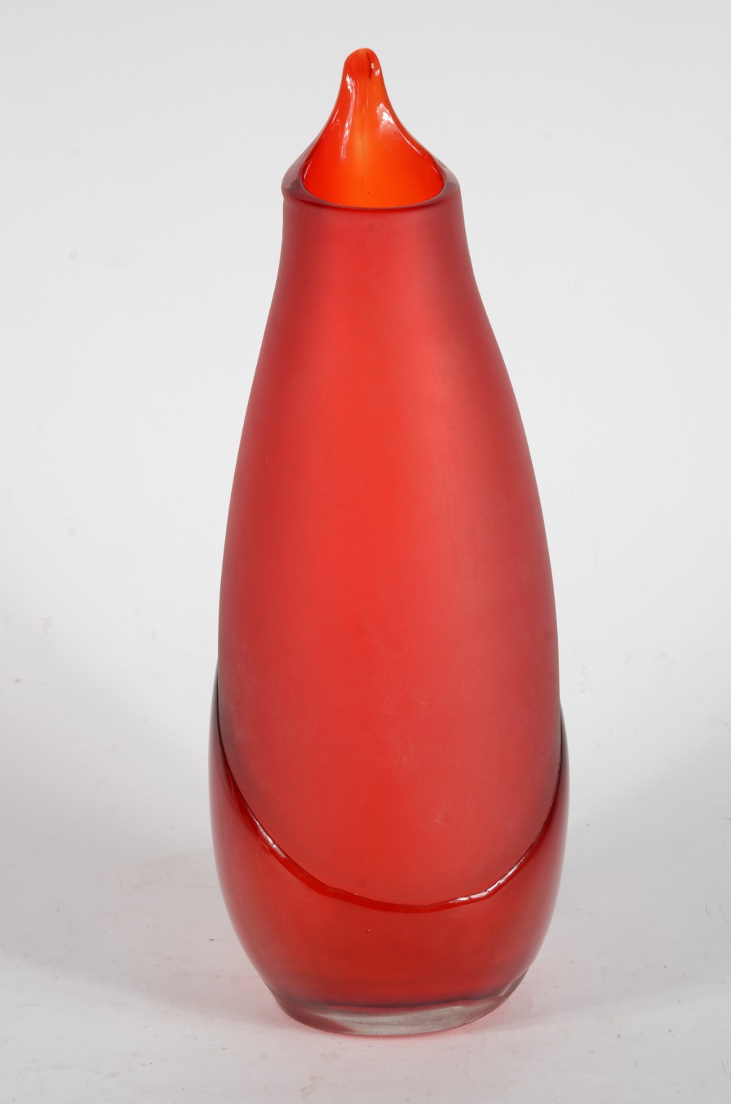 Vaso de vidro decorativo vermelho com detalhe fosco. - foto 4 de 8