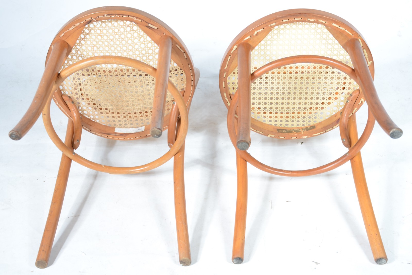 Par de cadeiras de madeira nobre, estilo austríaco Thonet, forração... - foto 4 de 8