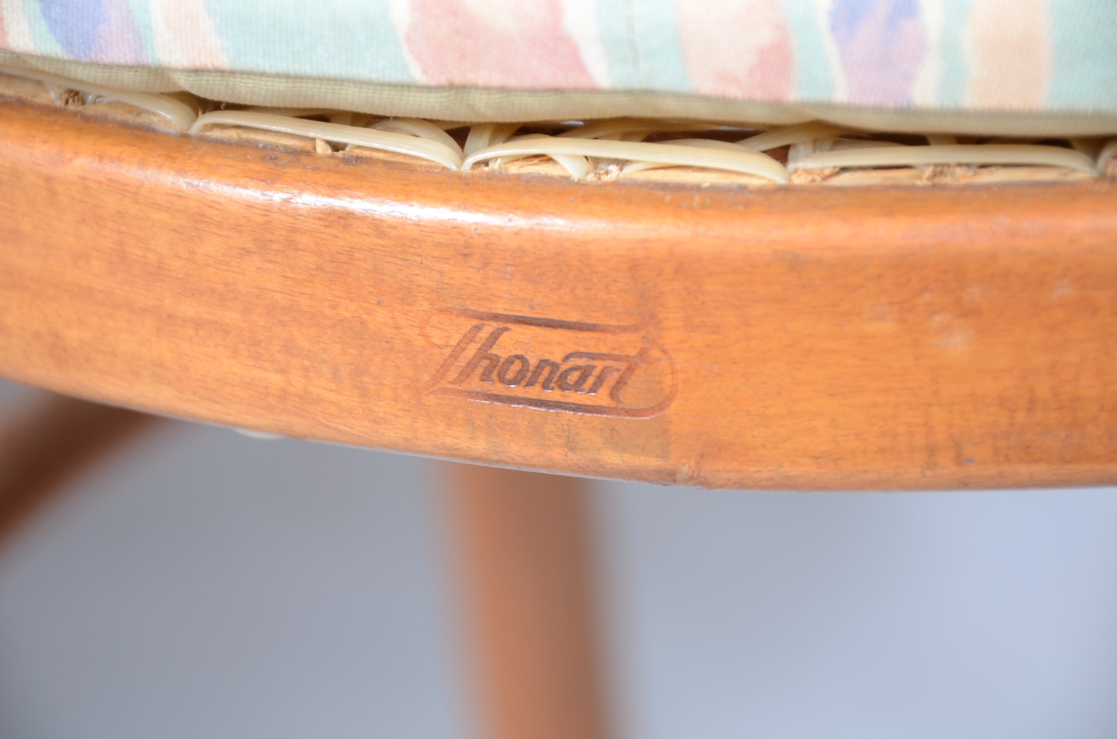 Par de cadeiras de madeira nobre, estilo austríaco Thonet, forração... - foto 5 de 8