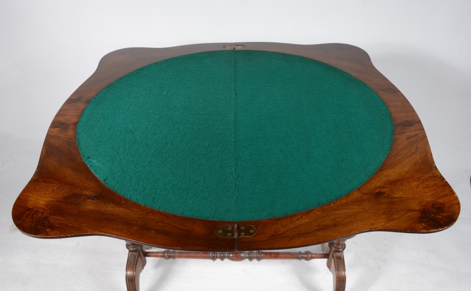 Mesa aparador de madeira nobre, base em duas colunas ligadas por... - foto 3 de 5
