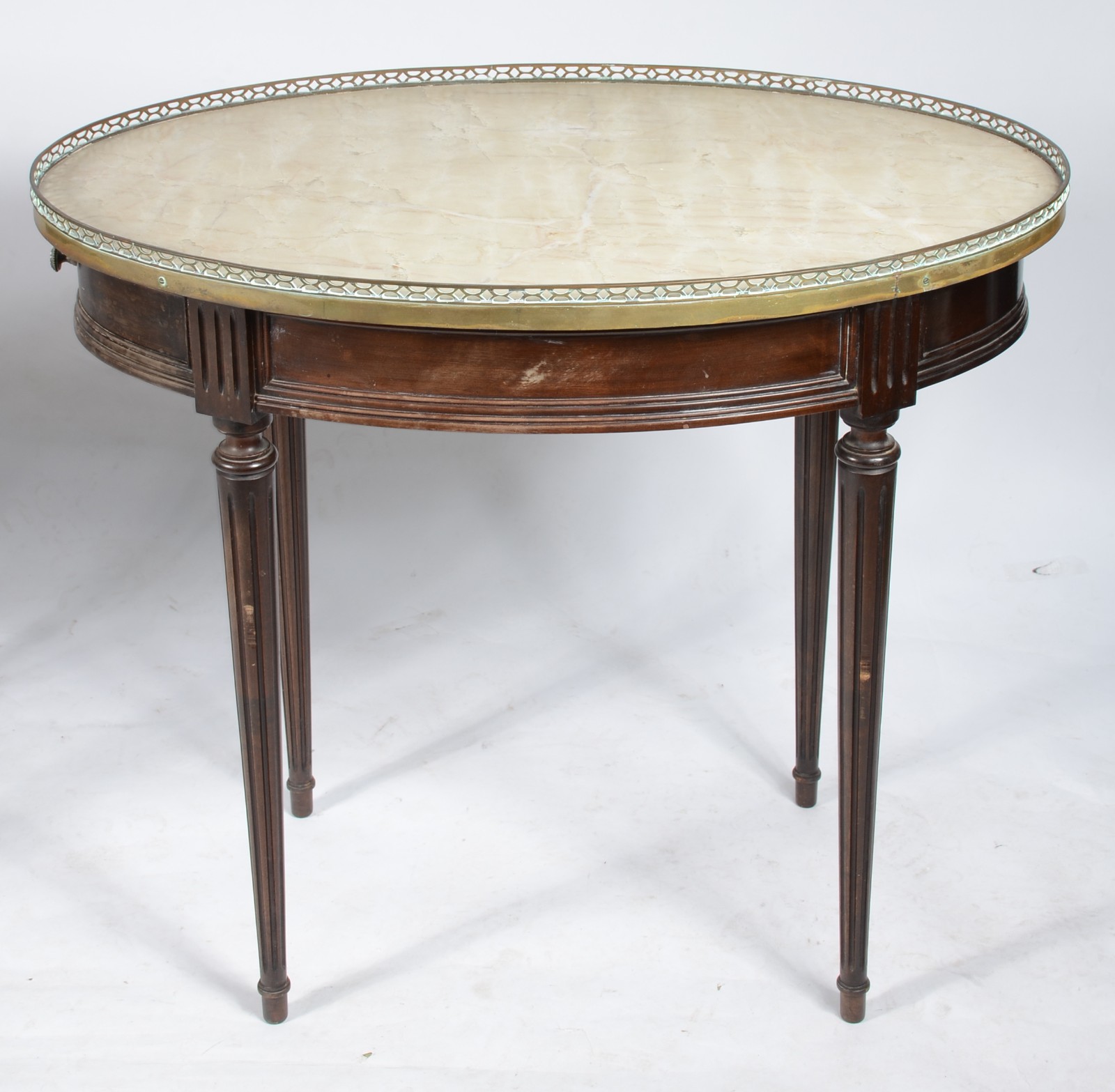 Mesa oval de madeira nobre, pernas cilíndricas frisadas, tampo de... - foto 3 de 5