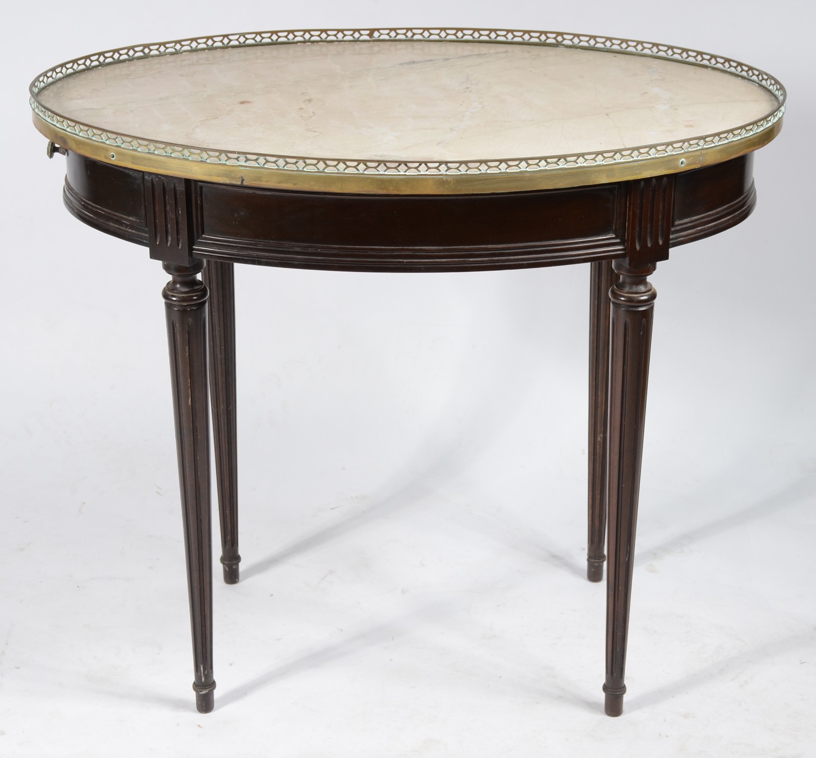 Mesa oval de madeira nobre, pernas cilíndricas frisadas, tampo de... - foto 1 de 5