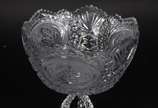 Fruteira de cristal tcheco lapidado, borda reco... - Fruteira de cristal tcheco lapidado, borda recortada.