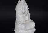 Kuan Yin - Escultura de porcelana blanc de Chin... - Kuan Yin - Escultura de porcelana blanc de Chine, base de madeira.