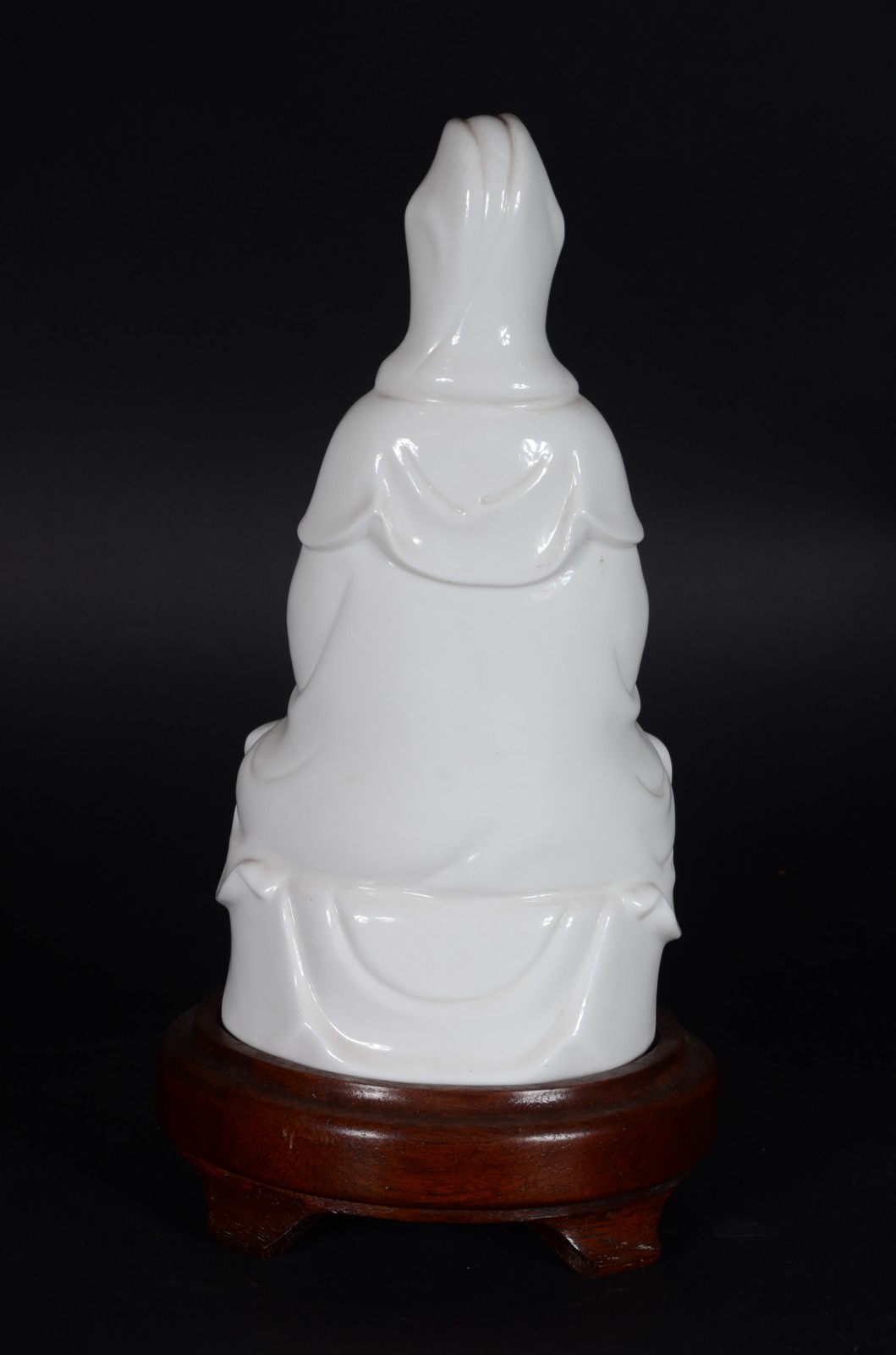 Kuan Yin - Escultura de porcelana blanc de Chine, base de madeira. - foto 8 de 8
