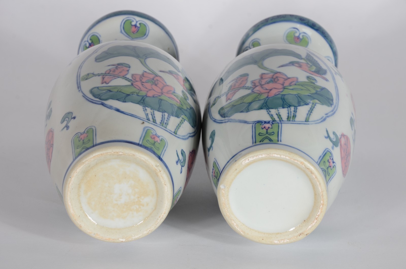 Par de vasos de porcelana policromada. - foto 3 de 3