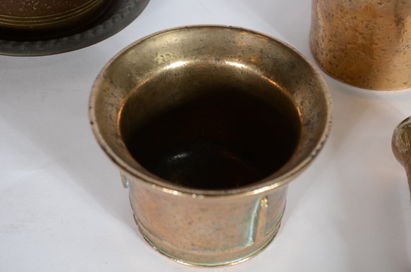 Conjunto com 4 almofarizes com soquetes de bronze e metal dourado. - foto 5 de 6