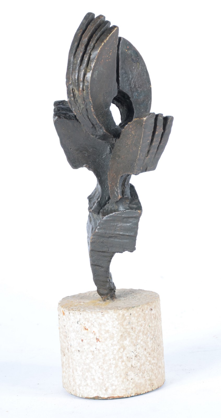 Escultura em bronze encimada em pedra calcária representando uma... - foto 2 de 7