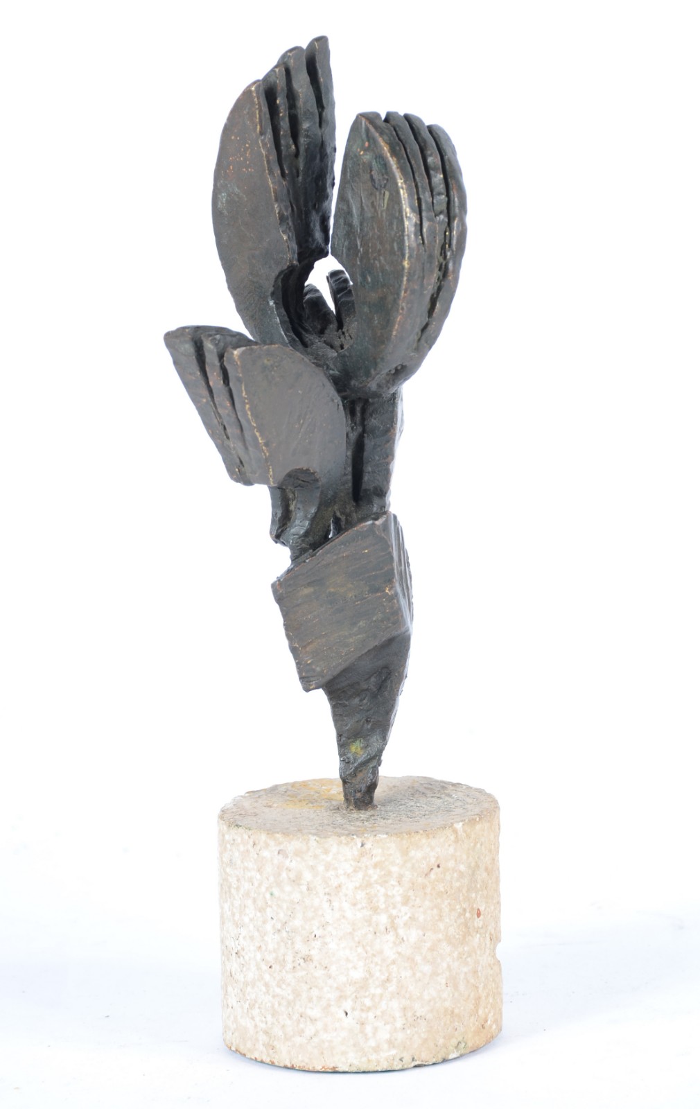 Escultura em bronze encimada em pedra calcária representando uma... - foto 3 de 7