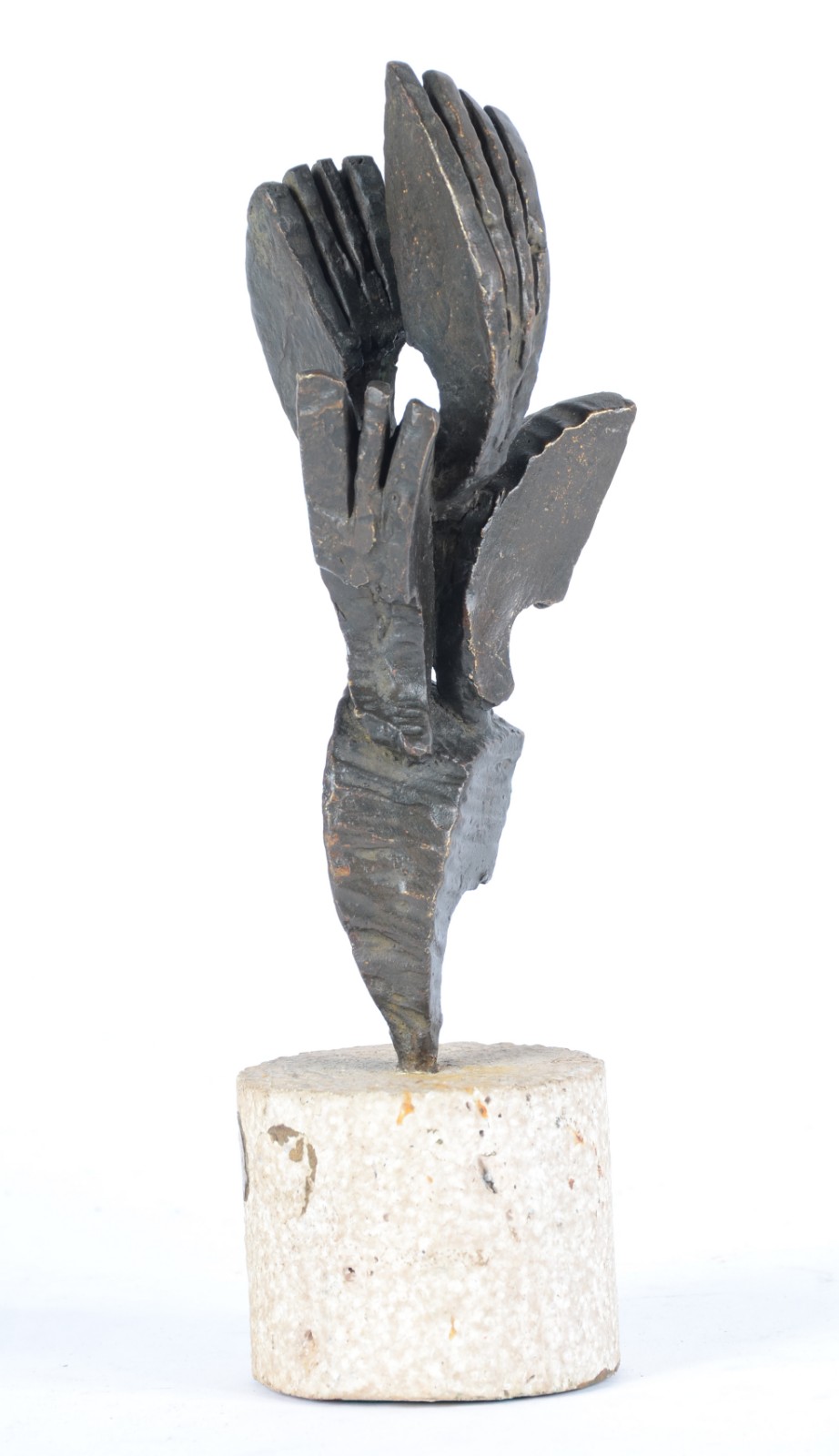 Escultura em bronze encimada em pedra calcária representando uma... - foto 4 de 7