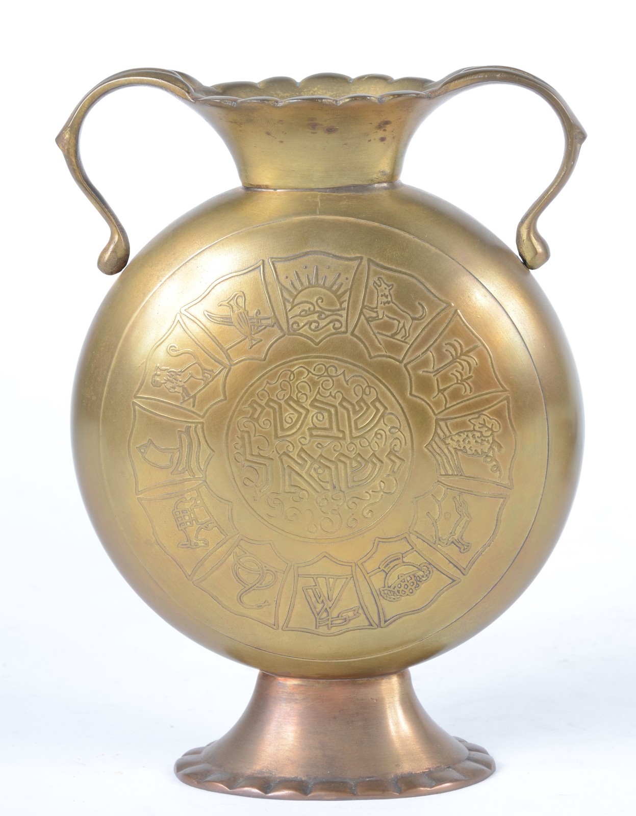 Duas peças, sendo: estribo e vaso de bronze. - foto 2 de 5