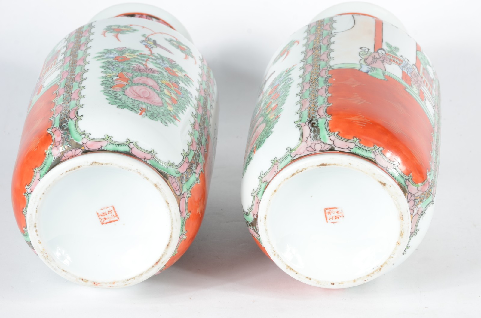 Par de vasos de porcelana oriental. Acompanham peanhas. - foto 4 de 7