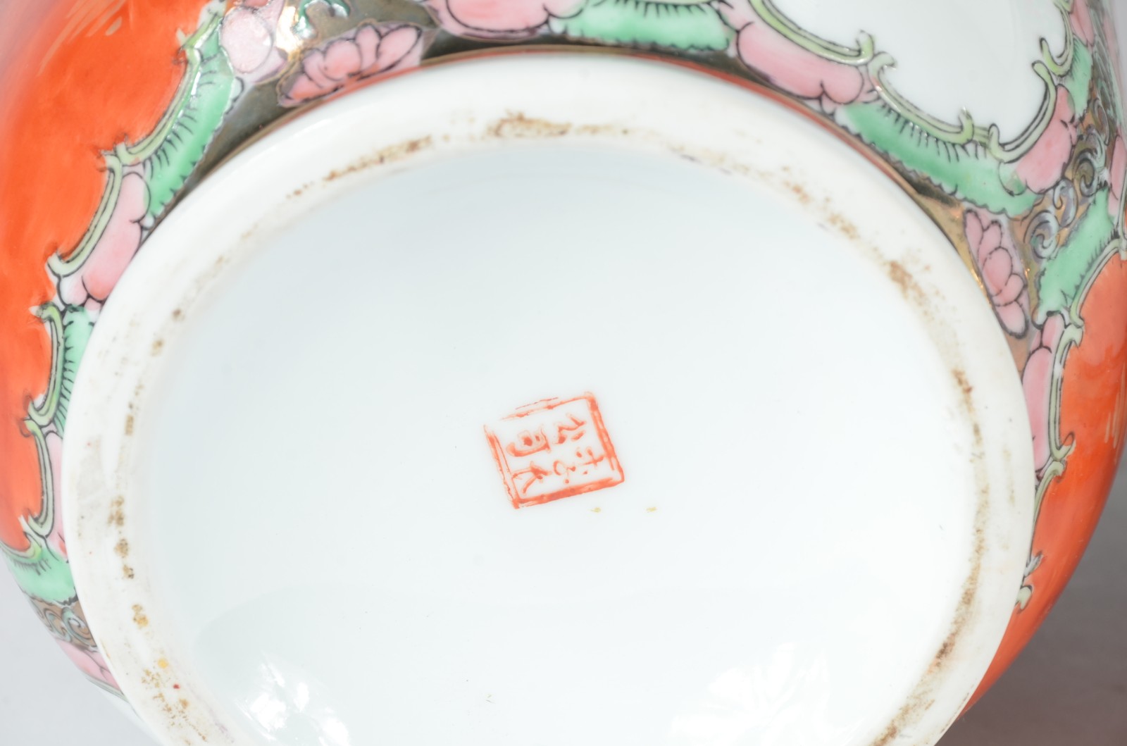 Par de vasos de porcelana oriental. Acompanham peanhas. - foto 5 de 7