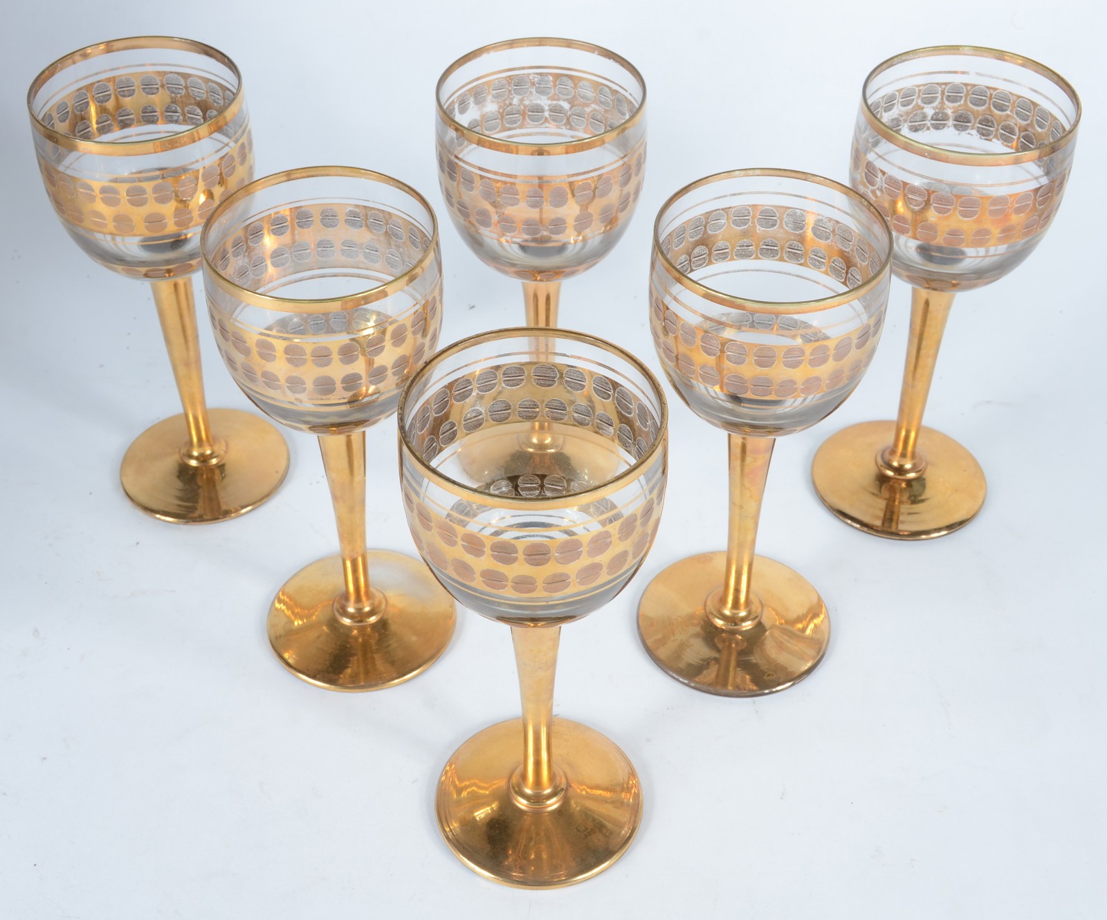 Conjunto com seis taças para vinho de cristal com pés e gregas... - foto 2 de 3