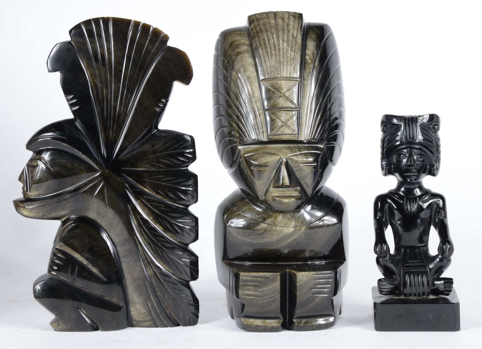 Três figuras de pedra preta (obsidiana). - foto 1 de 5