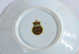 Conjunto de porcelana dourada, composto de: 4 x... - Conjunto de porcelana dourada, composto de: 4 xícaras de café com pires, 3 xícaras de chá (fio de cabelo) com pires, 5 pratos de sobremesa; bule...