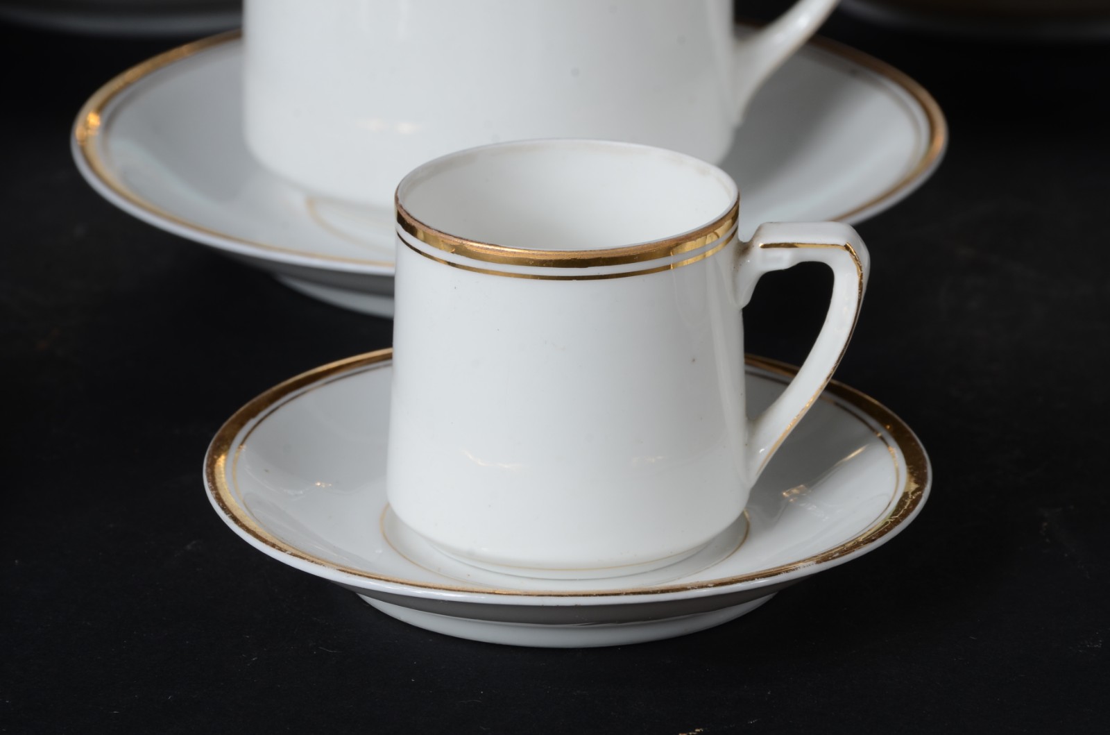 Diversas peças, sendo: 5 xícaras de chá com pires, 3 xícaras de café... - foto 3 de 7