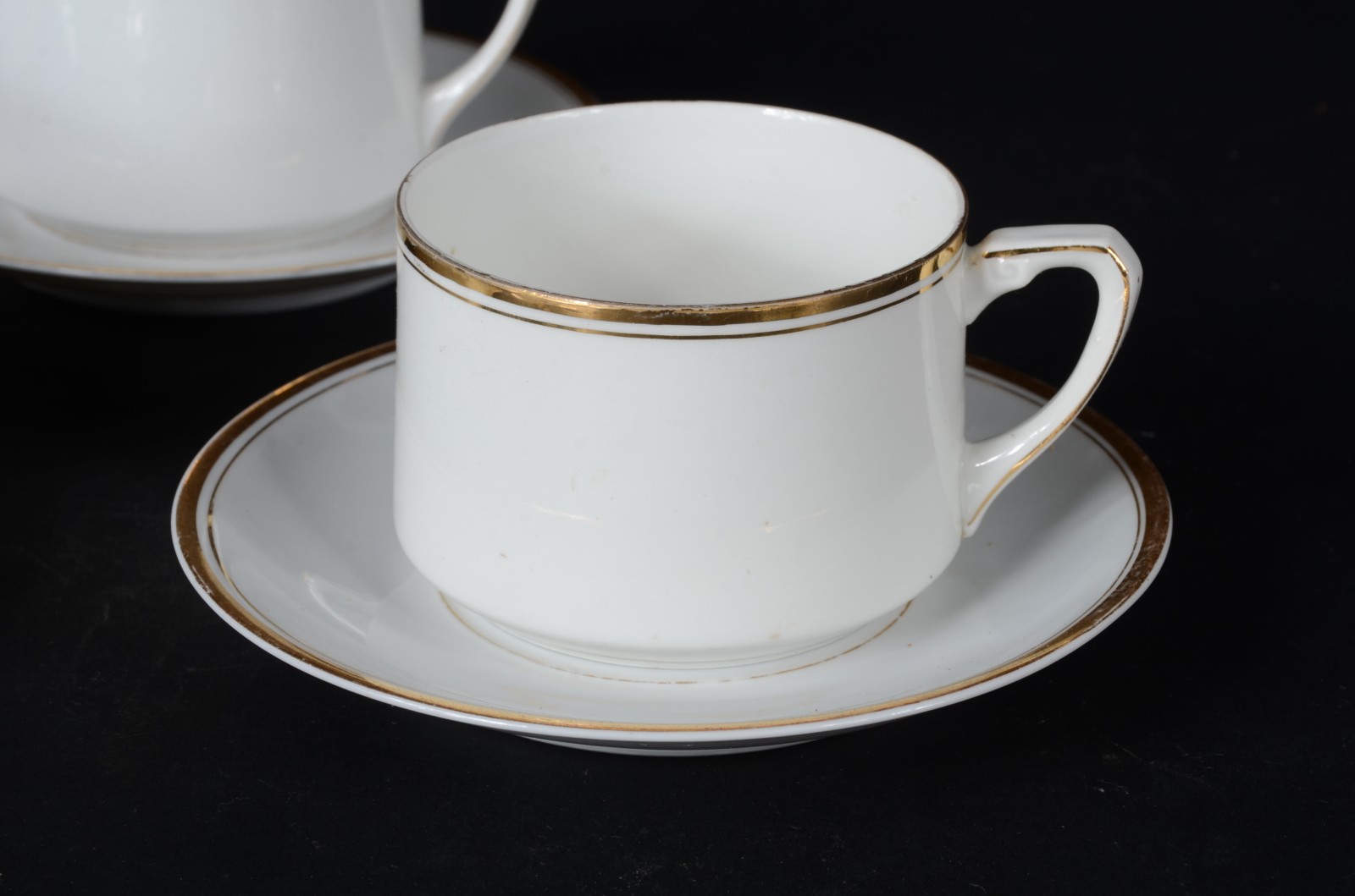 Diversas peças, sendo: 5 xícaras de chá com pires, 3 xícaras de café... - foto 4 de 7