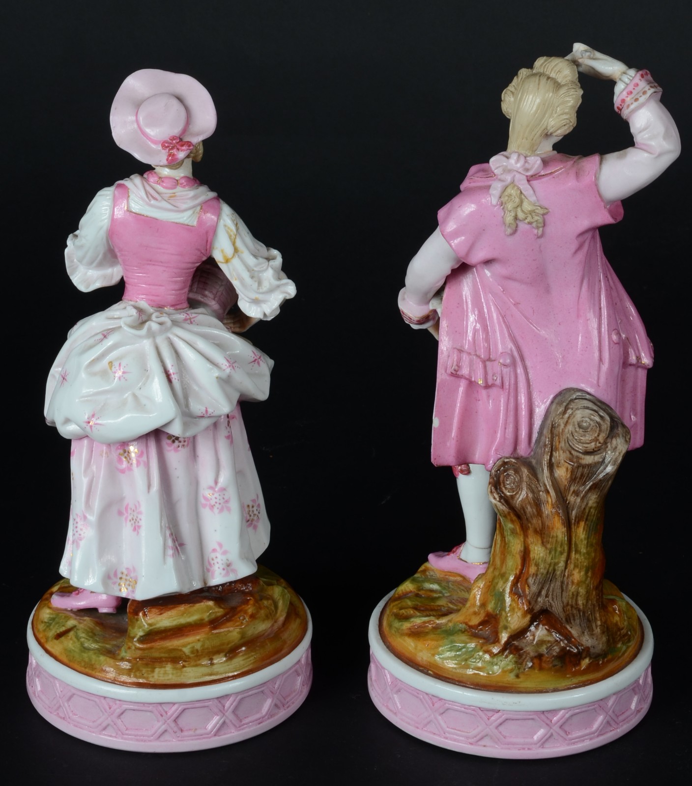 Par de esculturas de porcelana representando casal de nobres... - foto 6 de 9