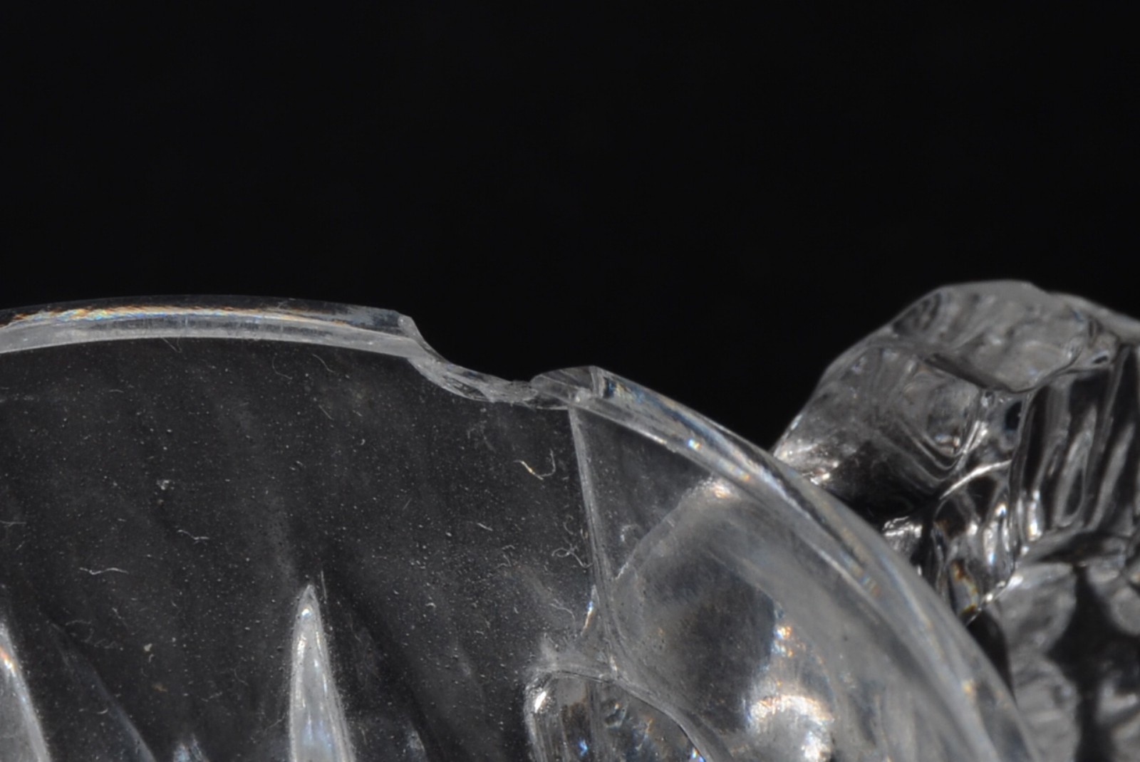 Poncheira de cristal lapidado com oito taças. (uma taça e tampa com... - foto 5 de 5