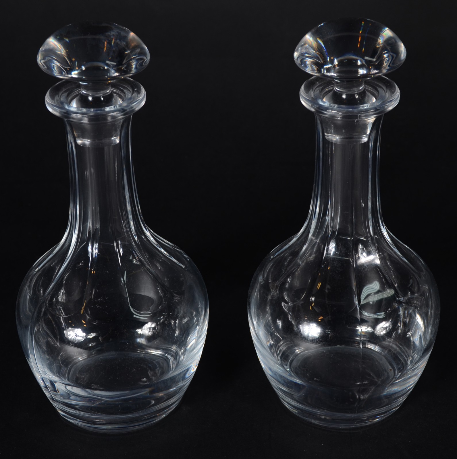 Par de garrafas lisas de cristal, bocais facetados. - foto 1 de 5